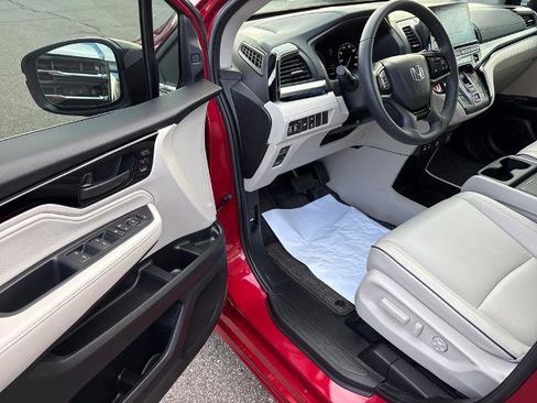 Used 2025 Honda Odyssey Touring image 11