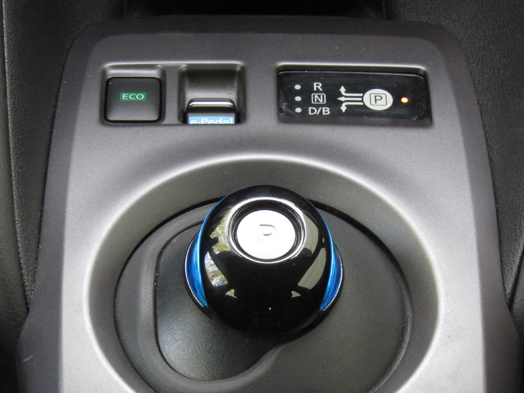 Used 2025 Nissan Leaf S FWD image 27