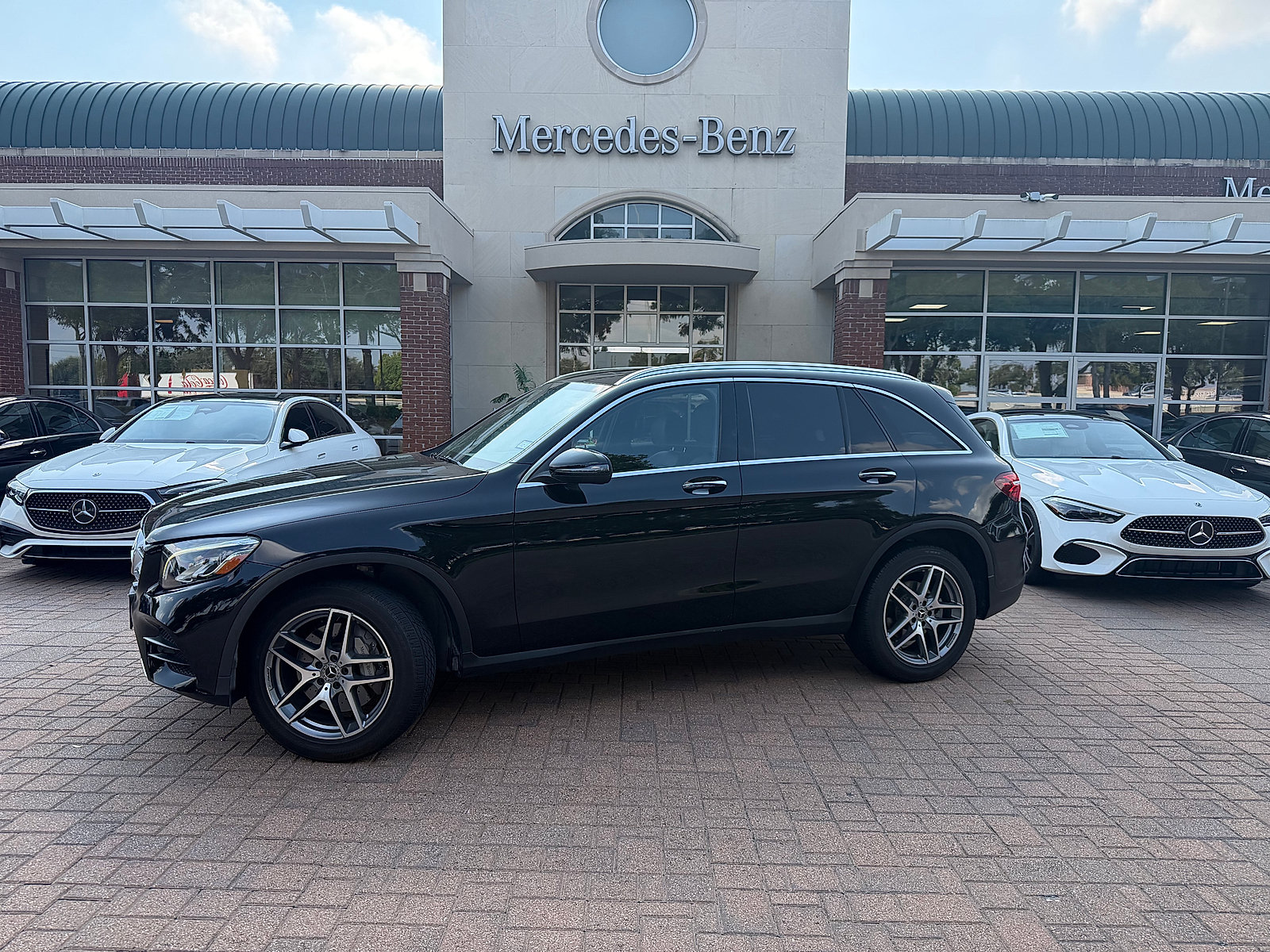 Used 2019 Mercedes-Benz GLC 300 image 2