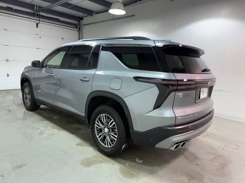Certified 2025 Chevrolet Traverse LT image 4