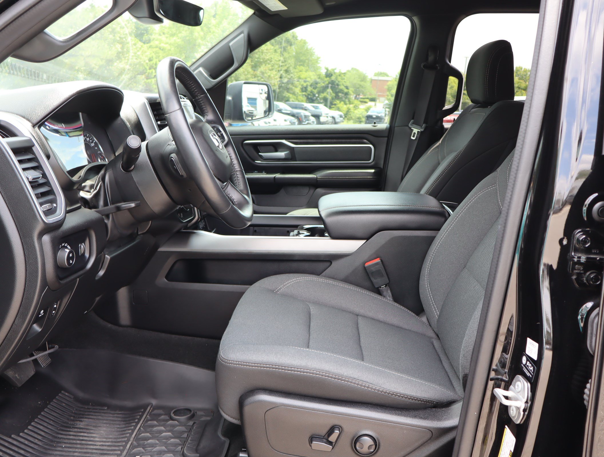 Used 2023 RAM 1500 Big Horn AWD/4WD image 14
