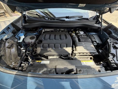 Used 2025 Volkswagen Tiguan SE AWD/4WD image 40