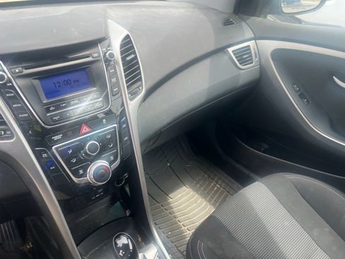 Used 2017 Hyundai Elantra GT FWD image 3