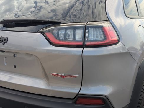 Used 2019 Jeep Cherokee Trailhawk w/ Cold Weather Group AWD/4WD image 5