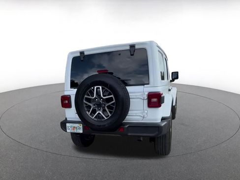 Used 2025 Jeep Wrangler Sahara image 12