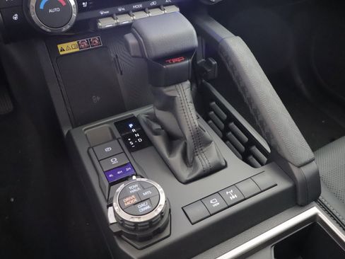 New 2026 Toyota 4Runner TRD Off-Road Premium AWD/4WD image 18