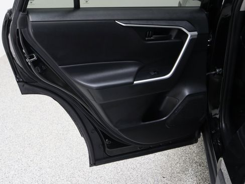 Used 2021 Toyota RAV4 LE AWD/4WD image 22