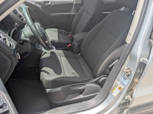 Used 2018 Volkswagen Tiguan Limited w/ Premium Package FWD image 16