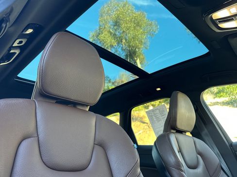 Certified 2022 Volvo XC60 B5 Momentum image 20