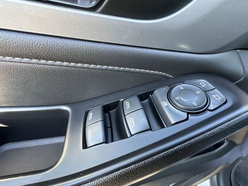 Used 2023 Chevrolet Traverse LT w/ Rear Camera Mirror Package image 13