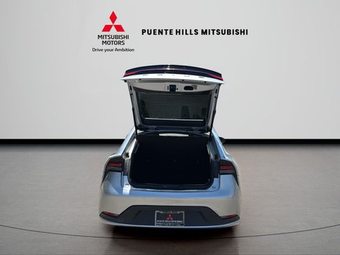 Used 2024 Toyota Prius LE FWD image 7