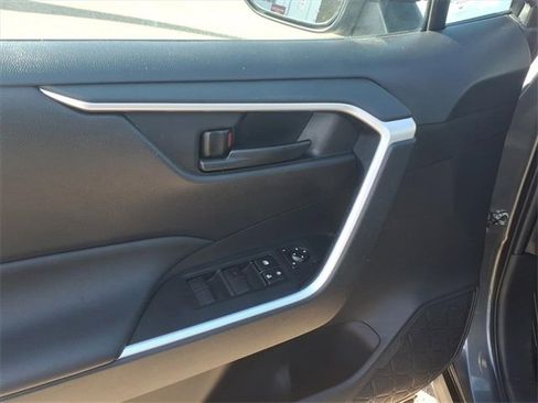 Used 2022 Toyota RAV4 LE image 10