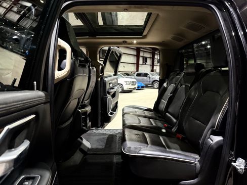 Used 2019 RAM 1500 Laramie AWD/4WD image 17