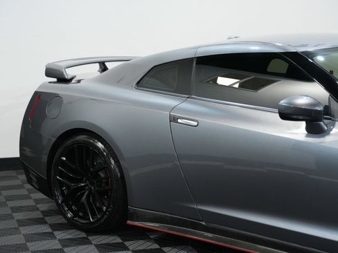 Used 2009 Nissan GT-R Premium image 13