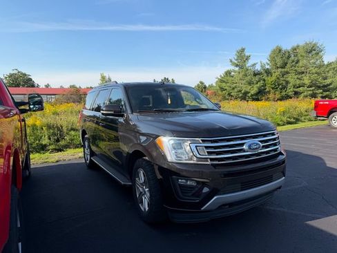 Used 2019 Ford Expedition XLT w/ Equipment Group 202A AWD/4WD image 3