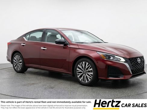Used 2025 Nissan Altima 2.5 SV FWD image 1