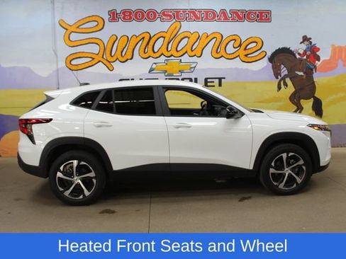 Used 2025 Chevrolet Trax RS w/ Driver Confidence Package FWD image 1