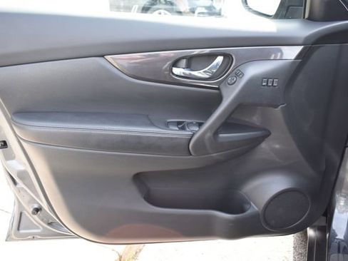 Used 2018 Nissan Rogue SV w/ Premium Package AWD/4WD image 18