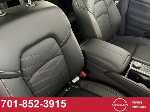 New 2025 Nissan Pathfinder Platinum image 31