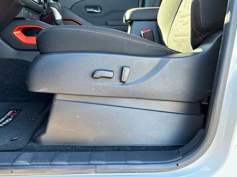 Used 2024 Nissan Frontier PRO-4X w/ Technology Package image 13