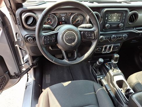 Used 2018 Jeep Wrangler Sport AWD/4WD image 12