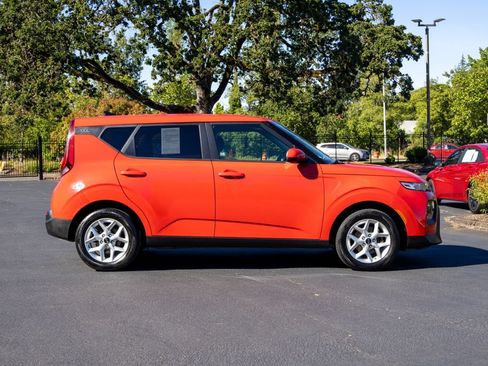 Used 2020 Kia Soul S FWD image 6