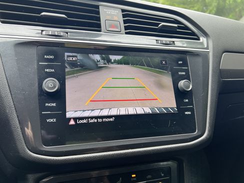 Used 2022 Volkswagen Tiguan SE FWD image 21