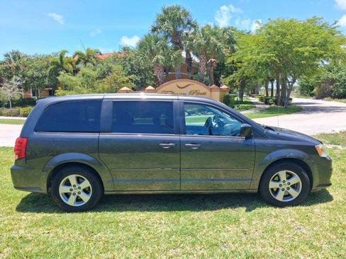 Used 2015 Dodge Grand Caravan SE w/ Quick Order Package 29E SE FWD image 1