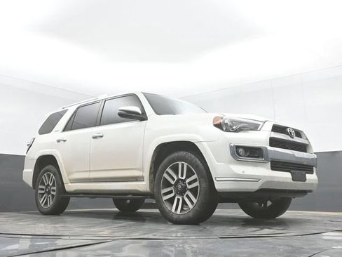 Used 2018 Toyota 4Runner Limited AWD/4WD image 27