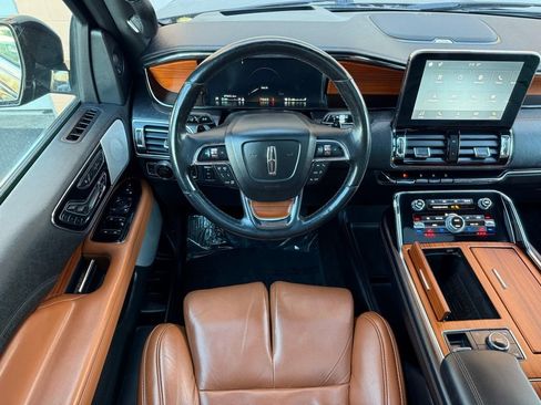 Used 2019 Lincoln Navigator Reserve image 30