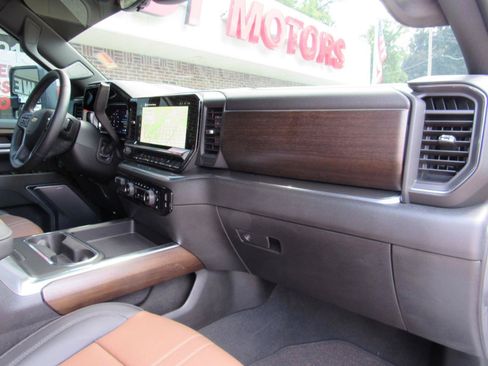 Used 2026 Chevrolet Silverado 3500 High Country w/ Technology Package AWD/4WD image 42
