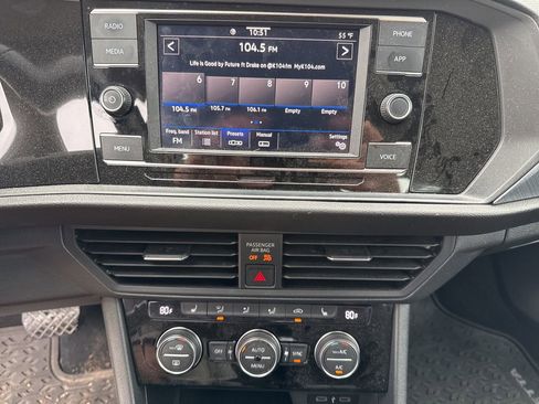 Used 2023 Volkswagen Jetta SE image 23