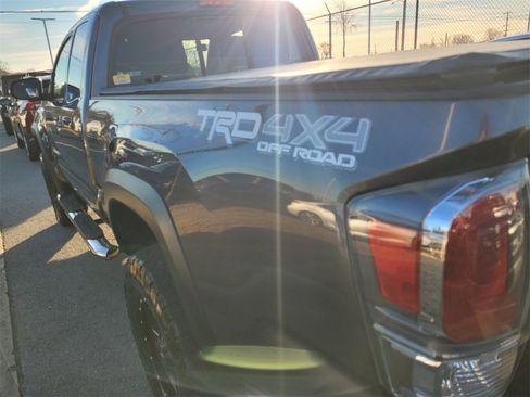 Used 2021 Toyota Tacoma TRD Off-Road w/ TRD Premium Off Road Package image 7