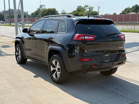 Used 2018 Jeep Cherokee Trailhawk w/ Quick Order Package 23L AWD/4WD image 10