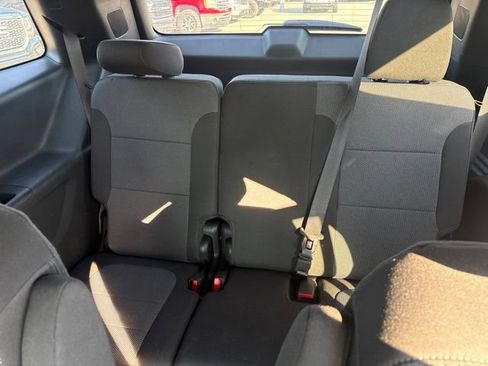 Used 2023 Chevrolet Traverse LT FWD image 26