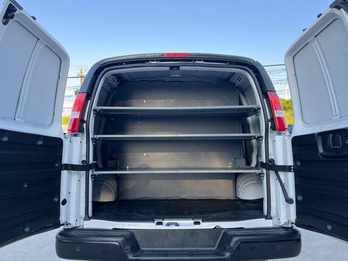 Used 2019 Chevrolet Express 2500 RWD image 7