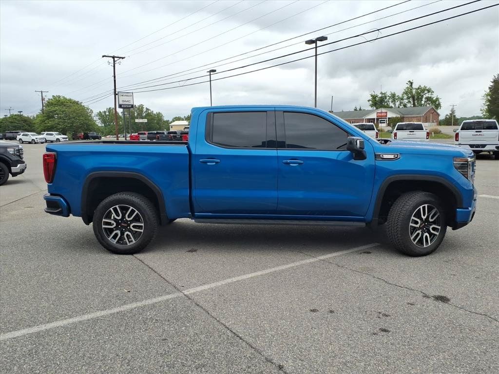 Used 2024 GMC Sierra 1500 AT4 w/ Technology Package AWD/4WD image 3