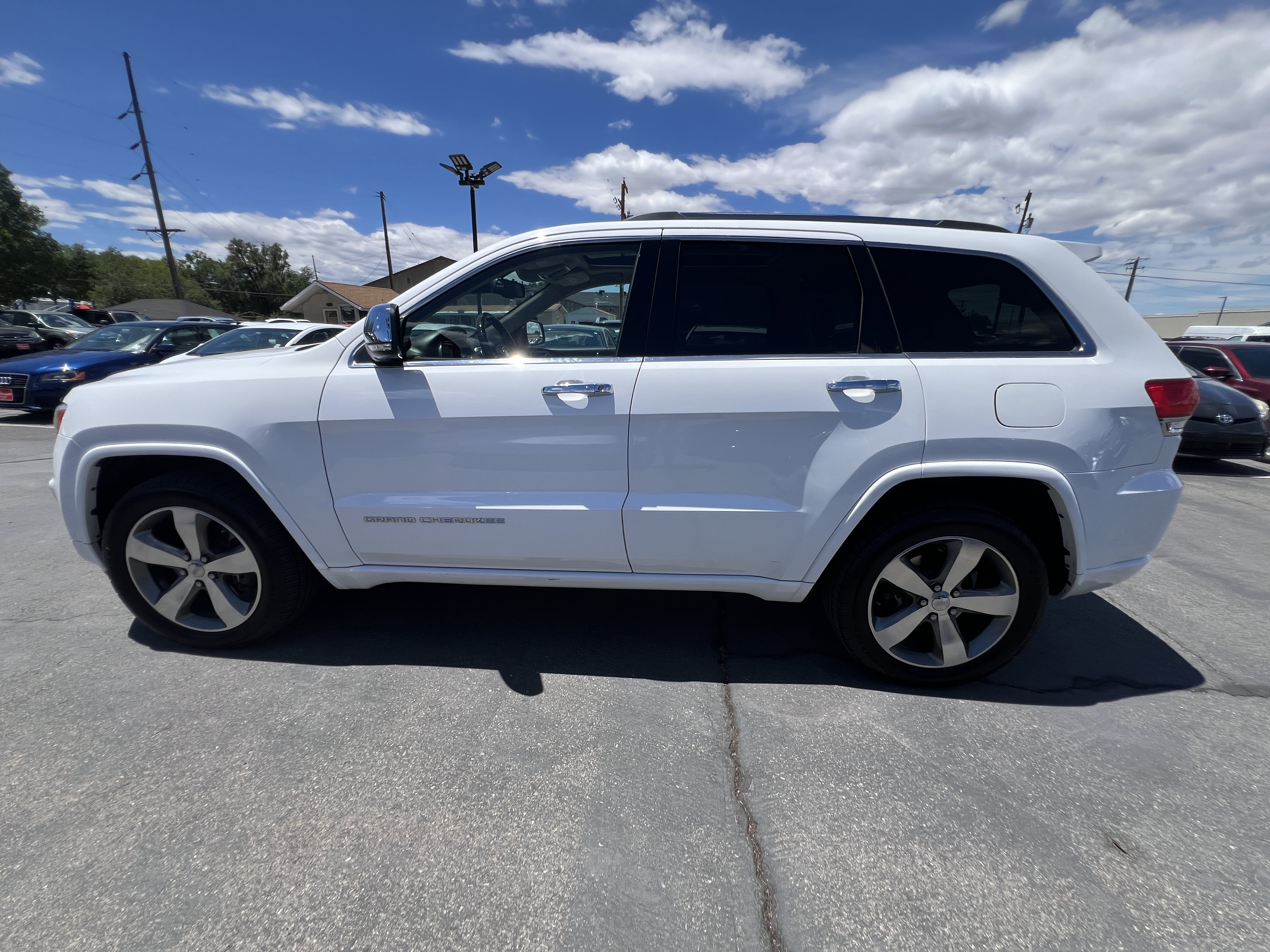 Used 2015 Jeep Grand Cherokee Overland w/ Advanced Technology Group AWD/4WD image 5