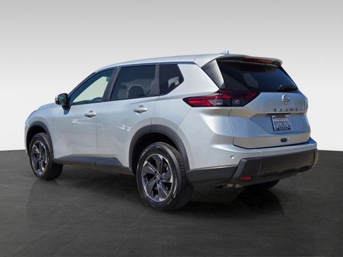 Used 2025 Nissan Rogue SV FWD image 6