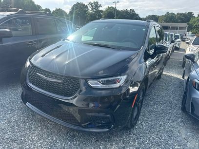 Used 2025 Chrysler Pacifica Limited
