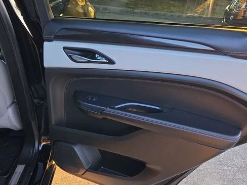 Used 2013 Cadillac SRX Luxury AWD/4WD image 32