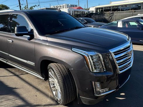 Used 2017 Cadillac Escalade ESV Platinum image 11