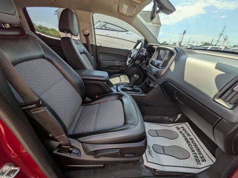 Used 2019 Chevrolet Colorado Z71 AWD/4WD image 17