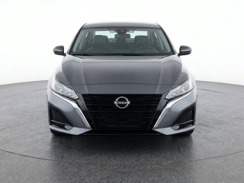 Used 2025 Nissan Altima 2.5 SV image 2