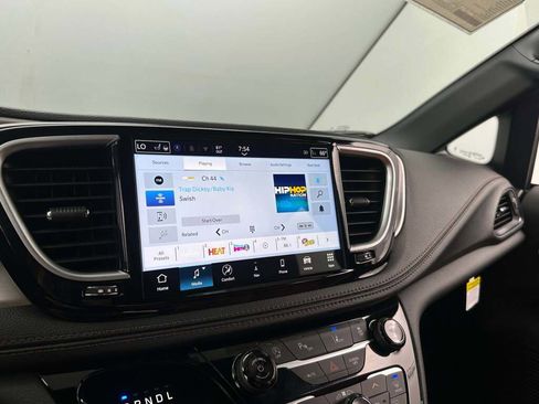 New 2026 Chrysler Pacifica Pinnacle image 33