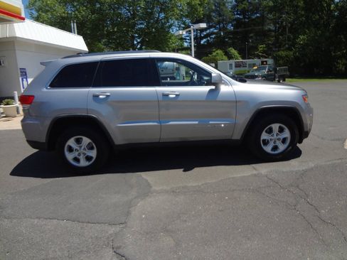 Used 2014 Jeep Grand Cherokee Laredo w/ Quick Order Package 23E AWD/4WD image 5