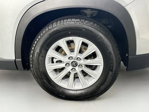 Used 2025 Toyota Grand Highlander XLE image 11