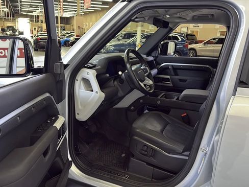 Used 2020 Land Rover Defender 110 First Edition image 17