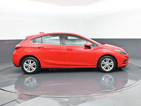 Used 2018 Chevrolet Cruze LT w/ Convenience Package image 25