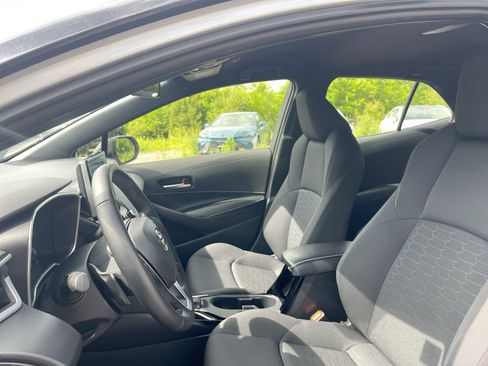 Certified 2025 Toyota Corolla Hatchback w/ SE Package FWD image 11